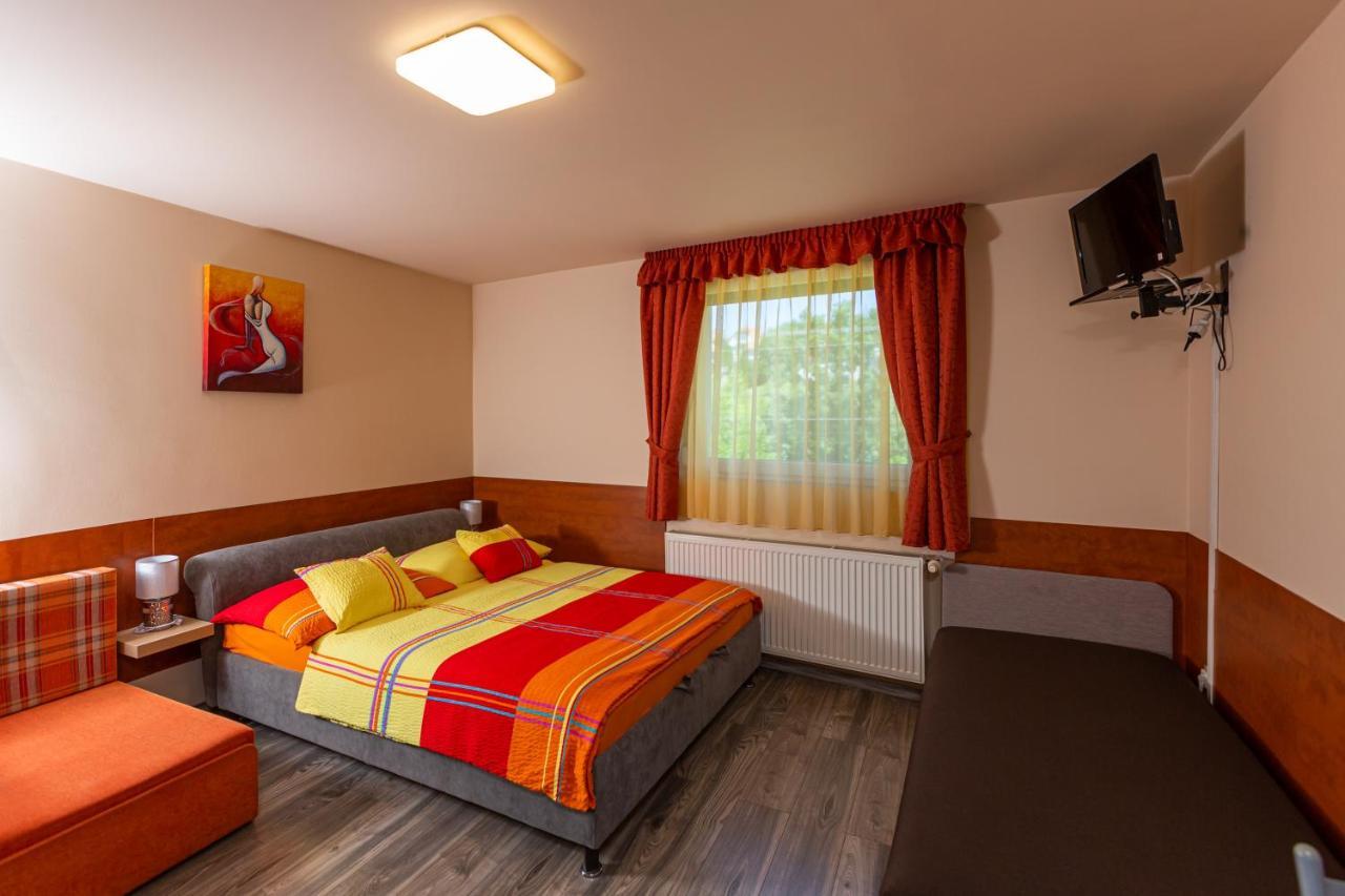 Erika Vendeghaz Hotel Eger Exterior foto