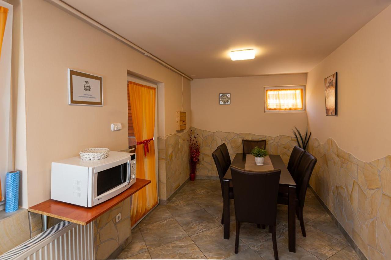 Erika Vendeghaz Hotel Eger Exterior foto