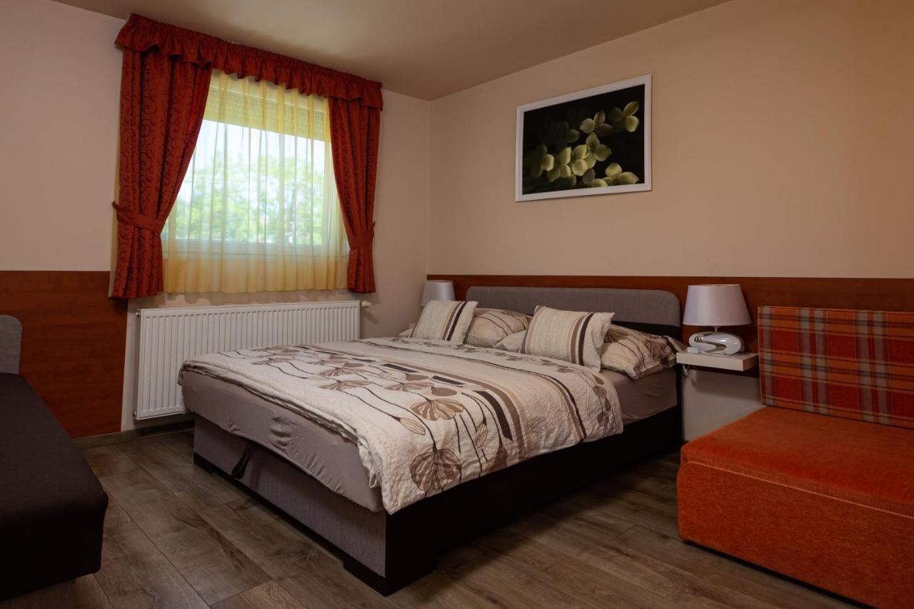 Erika Vendeghaz Hotel Eger Exterior foto
