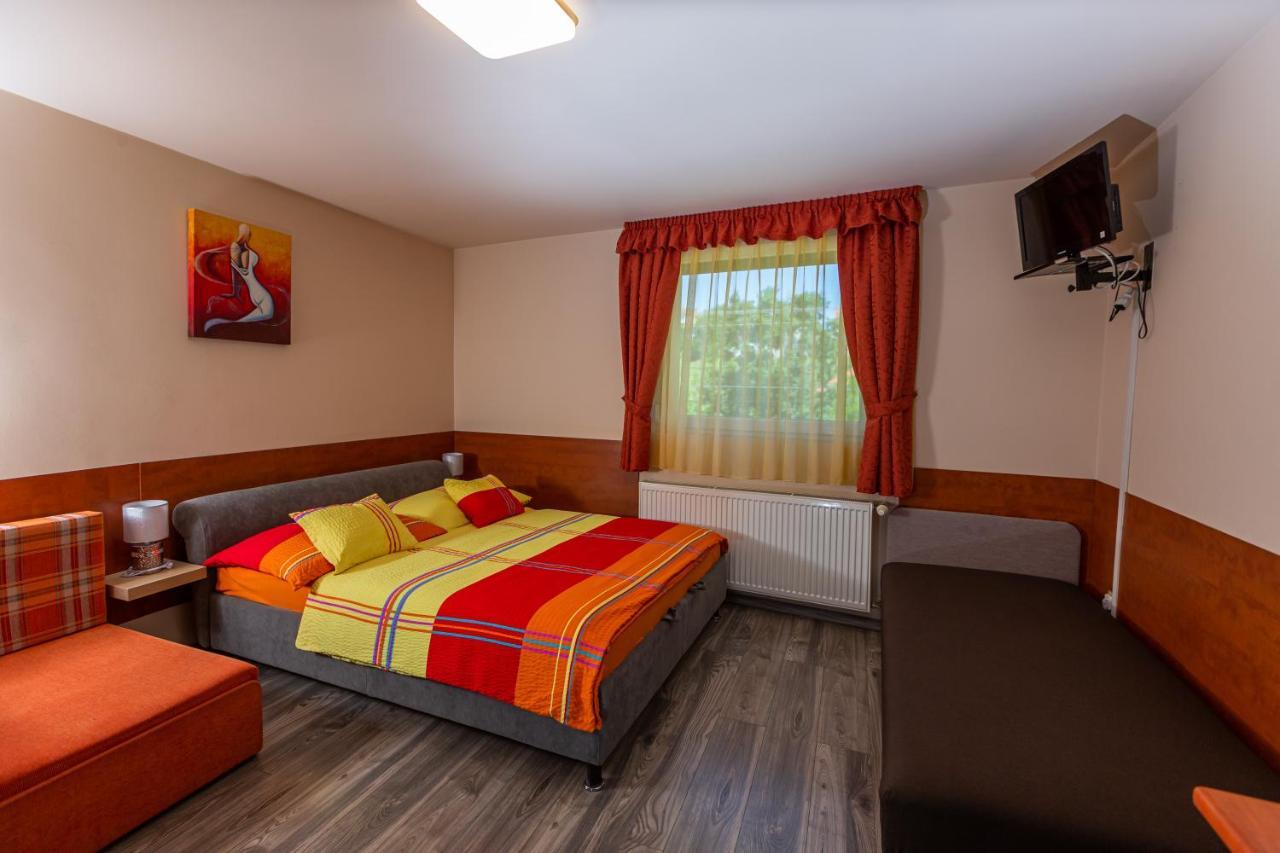 Erika Vendeghaz Hotel Eger Exterior foto