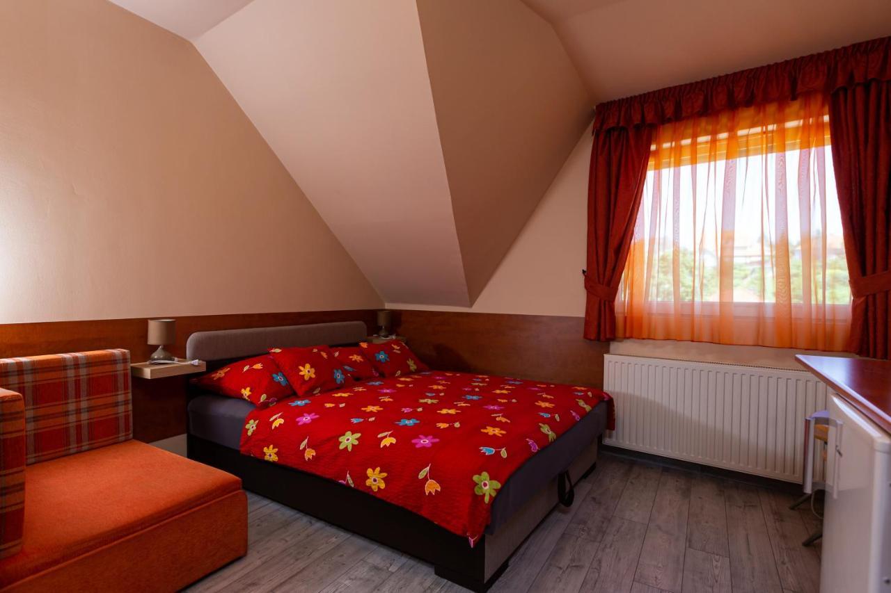 Erika Vendeghaz Hotel Eger Exterior foto