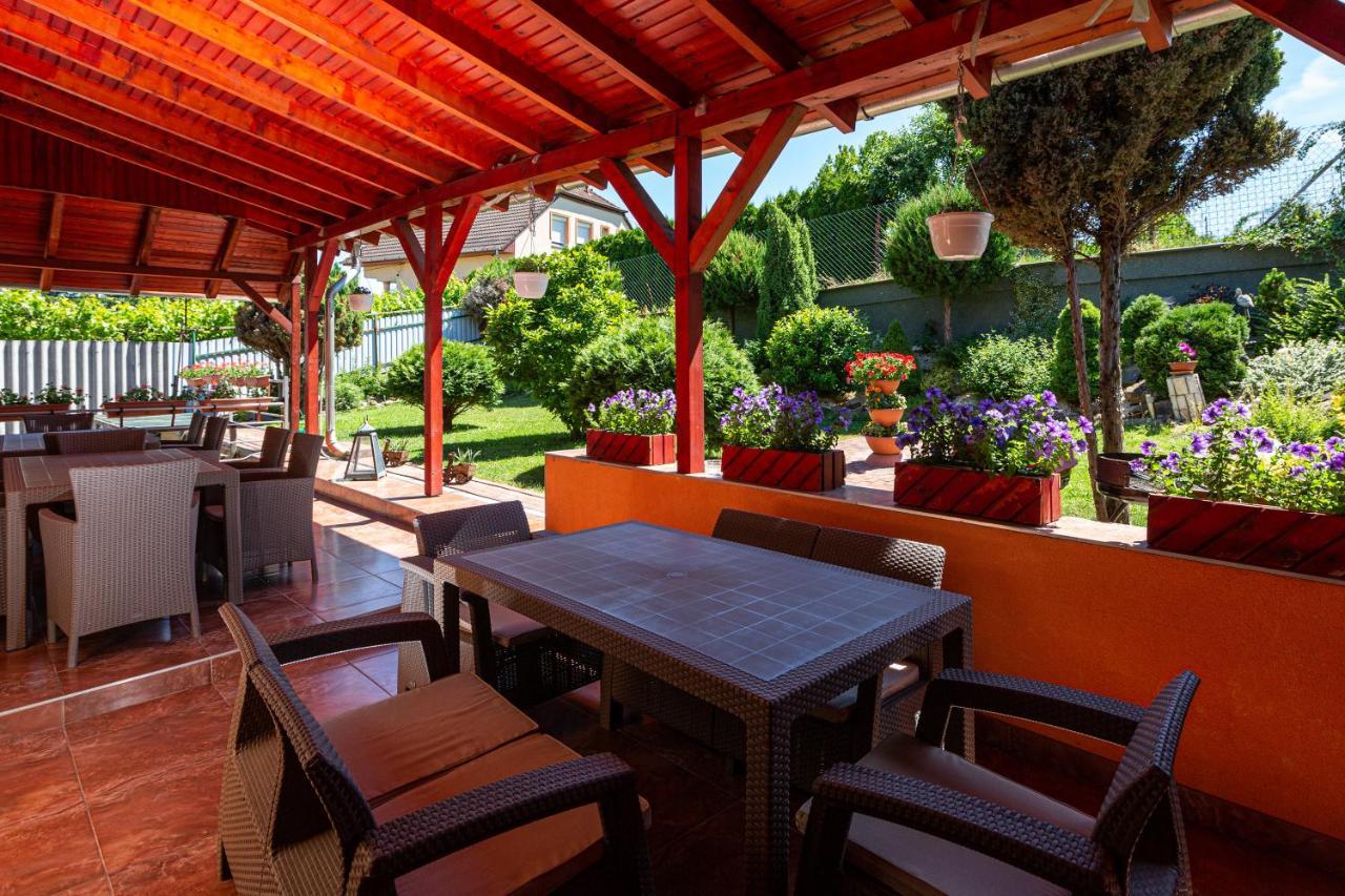 Erika Vendeghaz Hotel Eger Exterior foto