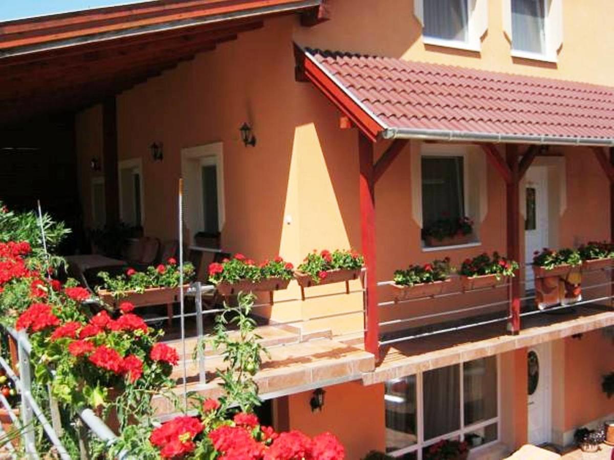 Erika Vendeghaz Hotel Eger Exterior foto